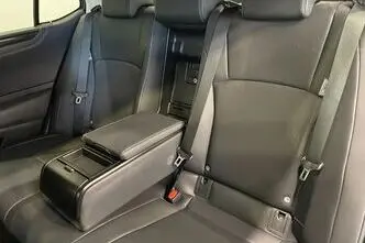 Lexus ES 300, 2.5, 131 kW, hybrid, automatic, front-wheel drive