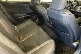 Lexus ES 300, 2.5, 131 kW, hybrid, automatic, front-wheel drive