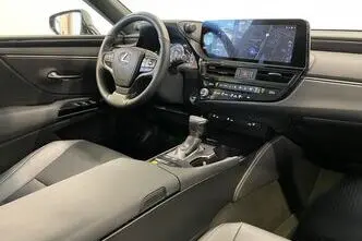 Lexus ES 300, 2.5, 131 kW, hybrid, automatic, front-wheel drive