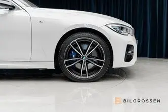 BMW 330, 2.0, 215 kW, гибрид, автомат, полный привод