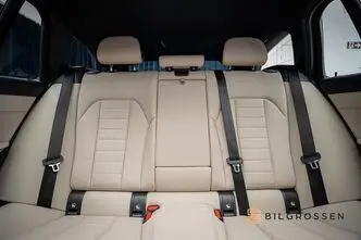BMW 330, 2.0, 215 kW, гибрид, автомат, полный привод