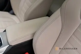 BMW 330, 2.0, 215 kW, гибрид, автомат, полный привод