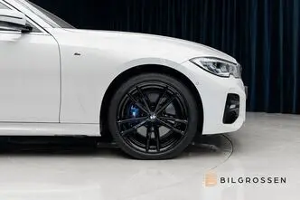 BMW 330, 2.0, 215 kW, гибрид, автомат, полный привод