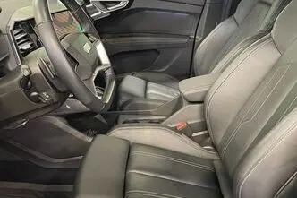 Audi Q4 e-tron, 77 kW, electric, automatic, four-wheel drive