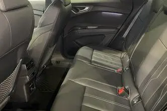 Audi Q4 e-tron, 77 kW, electric, automatic, four-wheel drive