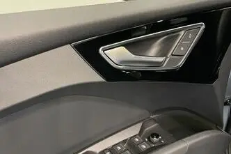 Audi Q4 e-tron, 77 kW, electric, automatic, four-wheel drive