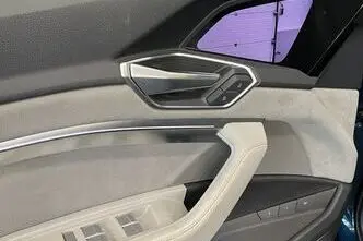 Audi e-tron, 158 kW, electric, automatic, four-wheel drive