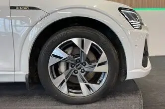 Audi e-tron, 158 kW, электричество, автомат, полный привод