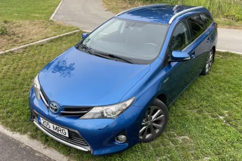 Toyota Auris, 2014, 1.8, 73 kW, hybrid p+e, automatic, front-wheel drive