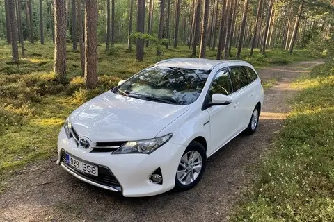 Toyota Auris, 2014, 1.8, 73 kW, гибрид б+э, автомат, передний привод