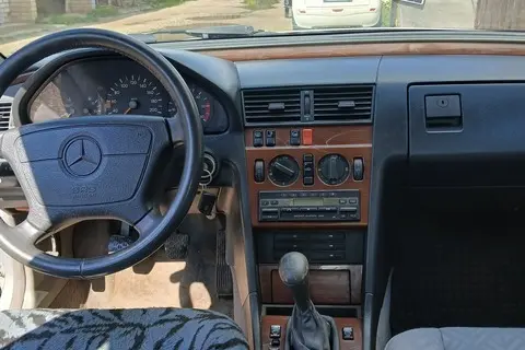 Mercedes-Benz C 200, 1993, 55 kW, дизель, механическая, задний привод