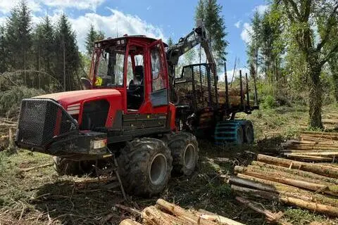 Komatsu 875