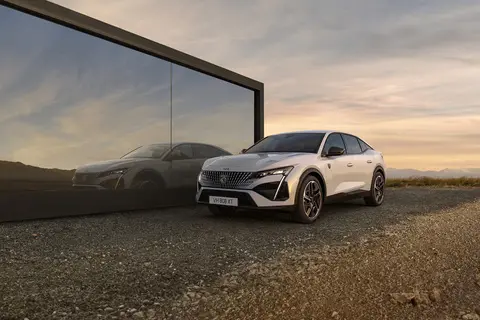 Peugeot 408, 1.2, 100 kW, гибрид б+э, автомат, передний привод