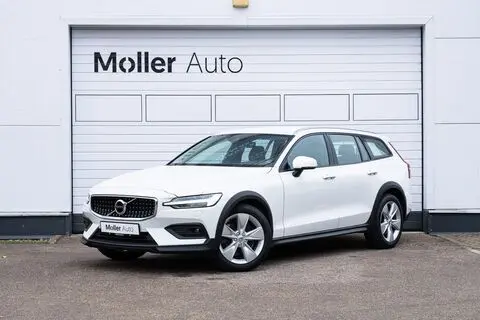 Müüa подержанный автомобиль Volvo V60, 2019, 2.0, 140 kW, дизель, автомат, полный привод, L1038820, YV1ZZA8VCL1038820