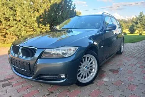 Müüa подержанный автомобиль BMW 320, 2009, 2.0, 105 kW, бензин, механическая, задний привод, WBAUS31090A528347