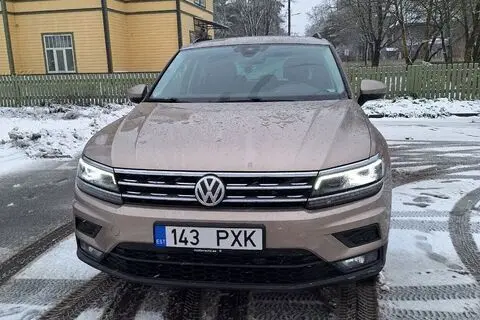 Müüa подержанный автомобиль Volkswagen Tiguan Comfortline Business, 2019, 2.0, 110 kW, дизель, автомат, полный привод, 143PXK, WVGZZZ5NZHW389338