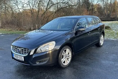 Müüa подержанный автомобиль Volvo V60 Momentum, 2011, 120 kW, дизель, автомат, передний привод, YV1FW8850C1055266