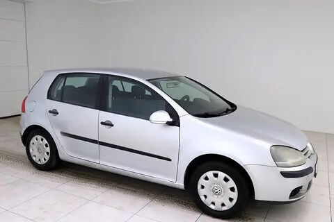 Müüa подержанный автомобиль Volkswagen Golf, 2004, 1.6, 75 kW, бензин, механическая, передний привод, 678MDZ, WVWZZZ1KZ4W063845