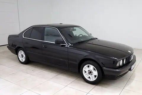 Müüa подержанный автомобиль BMW 520, 1993, 2.0, 110 kW, бензин, 107MGA, WBAHB61020BK70279