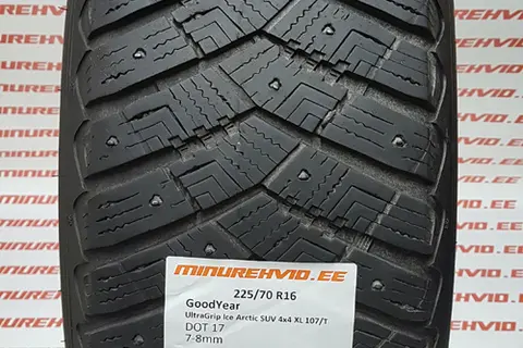 Подержанный шипованная шина 225/70R16 GoodYear UltraGrip Ice Arctic SUV 4x4 XL 107/T