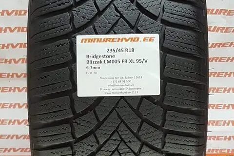 Подержанный нешипованная шина 235/45R18 Bridgestone Blizzak LM005 FR XL 95/V
