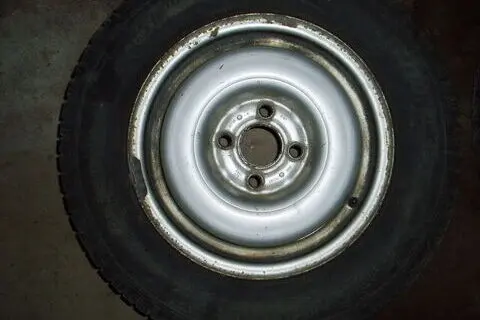 Kasutatud valuvelg+suverehv 175/70R13,