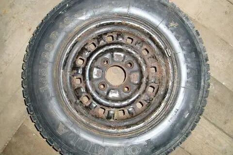 Kasutatud valuvelg+naastrehv 165/80R13,