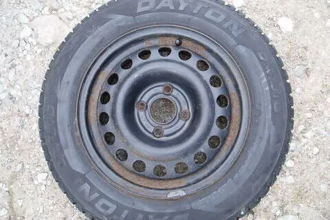 Kasutatud valuvelg+lamellrehv 175/70R13,