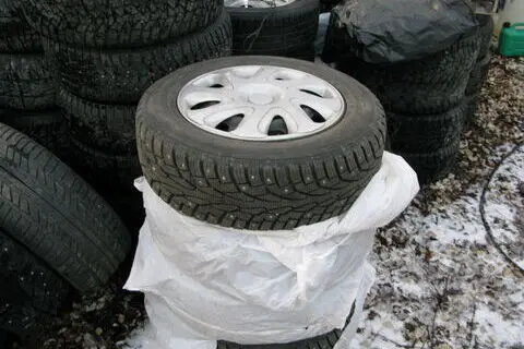 Kasutatud valuvelg+naastrehv 195/65R15,