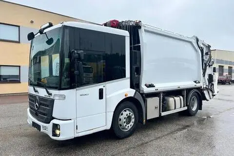 Mercedes-Benz ECONIC 1830 4X2 EURO6 + NORBA + FERRARI CRANE, 2015, 220 kW, дизель, автомат