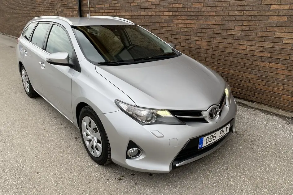 Toyota Auris, 1.6, 97 kW, bensiin, manuaal, esivedu