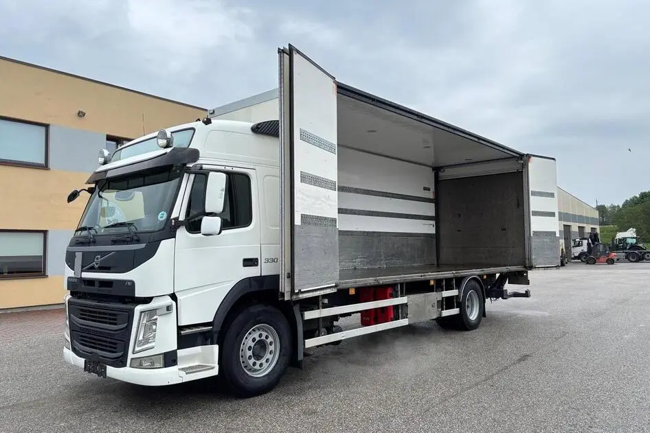 Volvo FM330, 248 kW, diesel, automatic