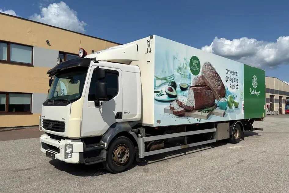 Volvo FL240, 7.1, 177 kW, diesel, rear-wheel drive