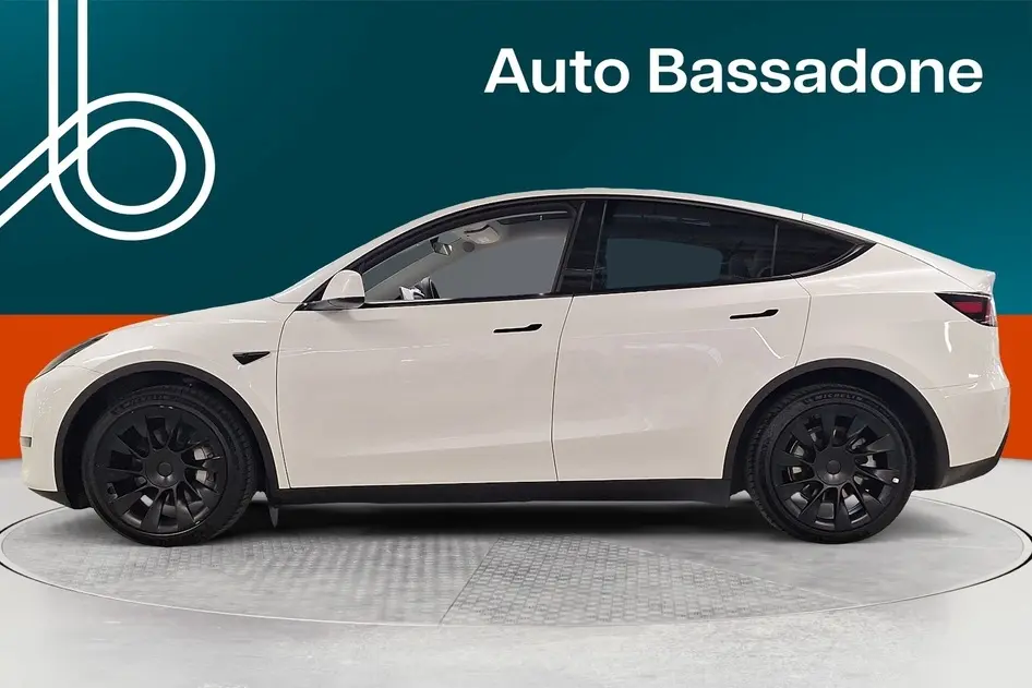 Tesla Model Y, 258 kW, electric, automatic, four-wheel drive