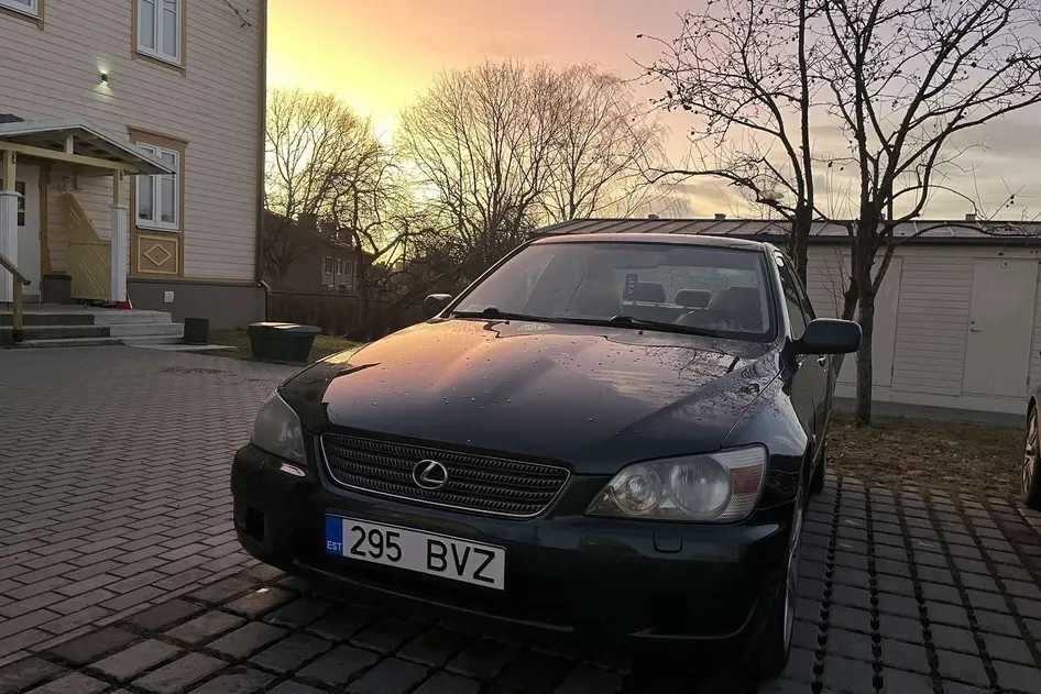 Lexus IS 200, 2.0, 114 kW, petrol, automatic, rear-wheel drive