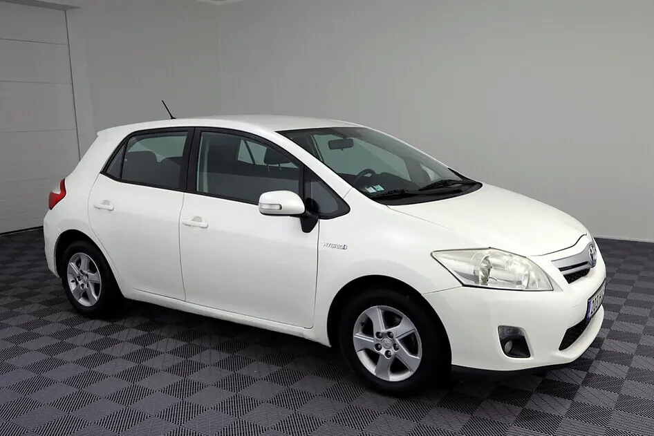 Toyota Auris, 1.8, 99 kW, hybrid, automatic, front-wheel drive