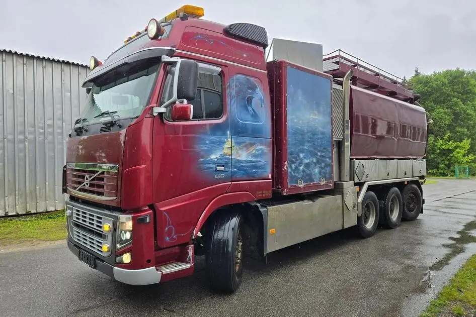 Volvo FH16 610 8X4 FICO ADR 9.9m³ + 11.8m³, 448 kW, дизель, механическая