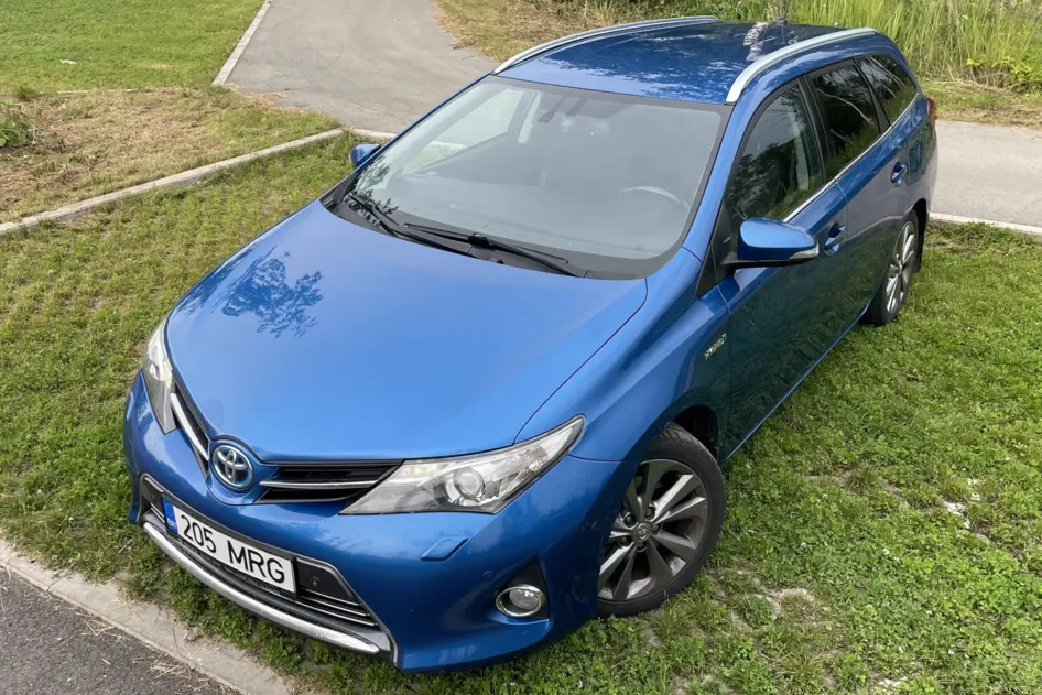 Toyota Auris, 1.8, 73 kW, hybrid, automatic, front-wheel drive