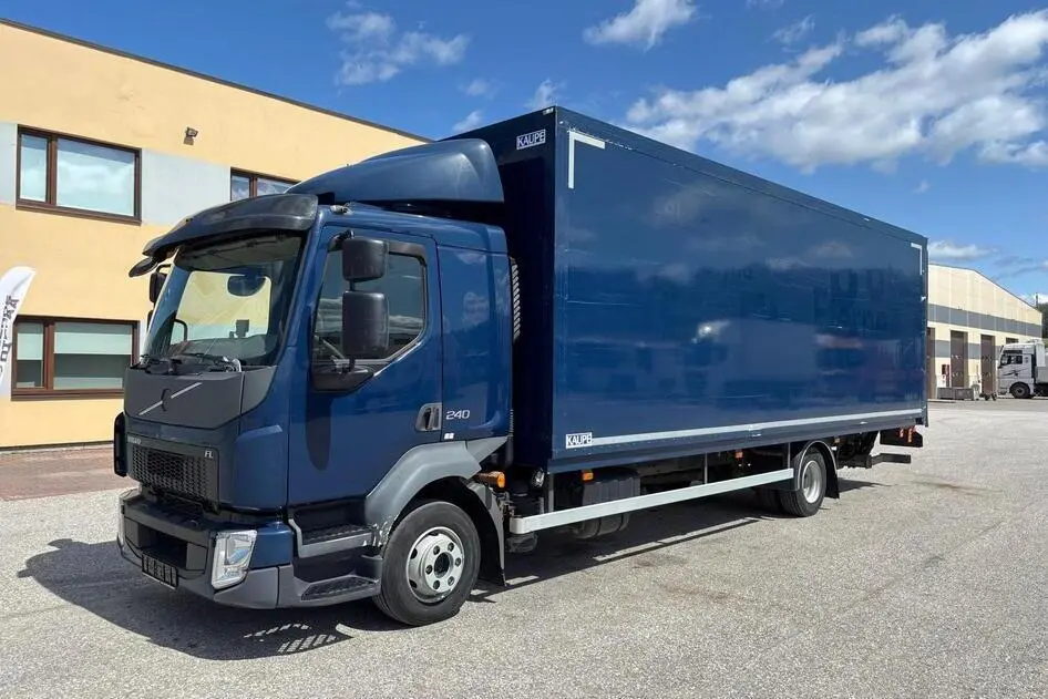Volvo FL240 + LIFT, 177 kW, дизель, механическая