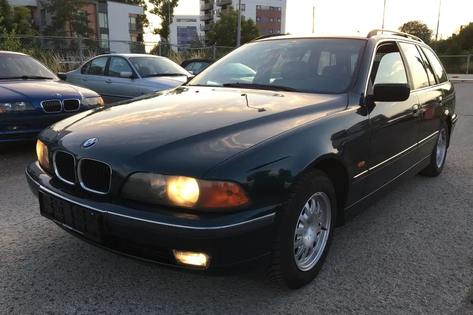 BMW 523, бензин, автомат, задний привод