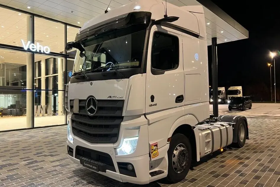 Mercedes-Benz Actros, 12.8, 330 kW, дизель, задний привод