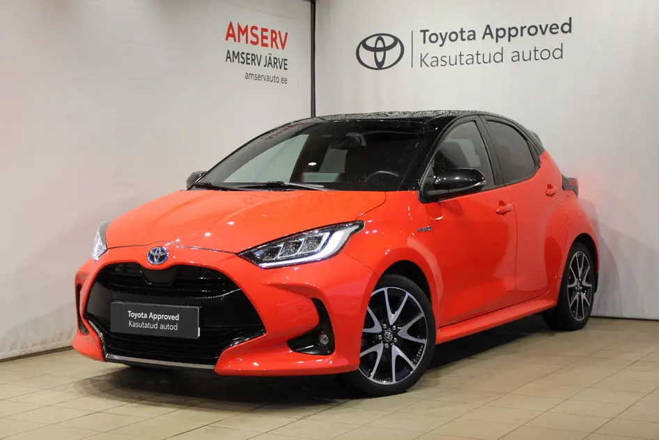 Toyota Yaris, 1.5, 68 kW, гибрид б+э, автомат, передний привод