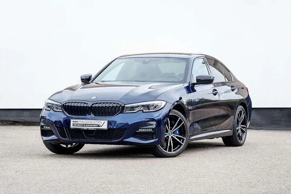 BMW 330, 2.0, 215 kW, подключаемый гибрид б+э, автомат, полный привод