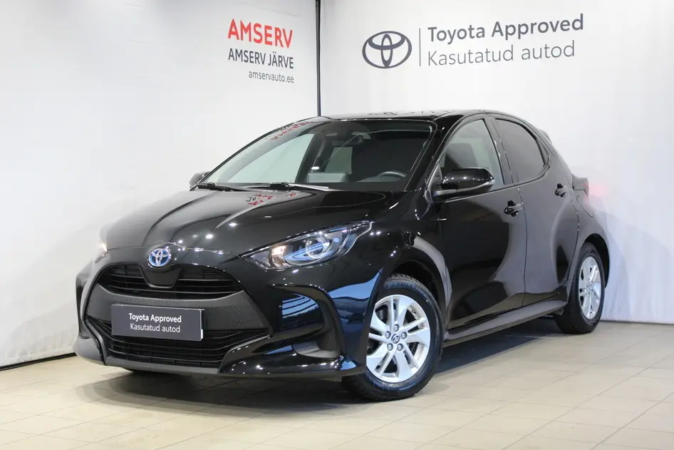 Toyota Yaris, 1.5, 68 kW, гибрид б+э, автомат, передний привод