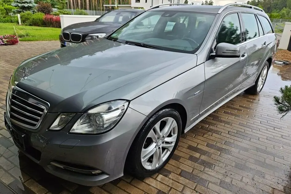 Mercedes-Benz E 220, 2.1, 100 kW, diesel, automatic, rear-wheel drive