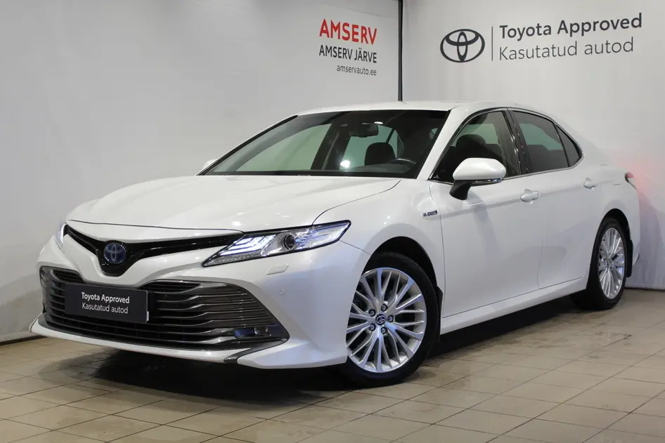 Toyota Camry, 2.5, 131 kW, гибрид б+э, автомат, передний привод