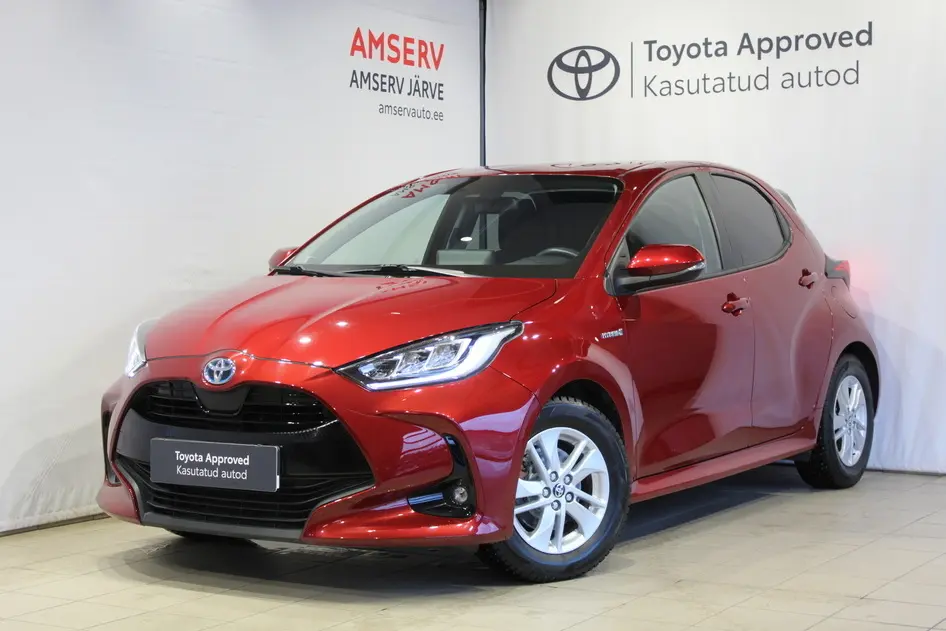 Toyota Yaris, 1.5, 68 kW, гибрид б+э, автомат, передний привод