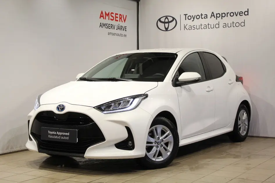 Toyota Yaris, 1.5, 68 kW, гибрид б+э, автомат, передний привод