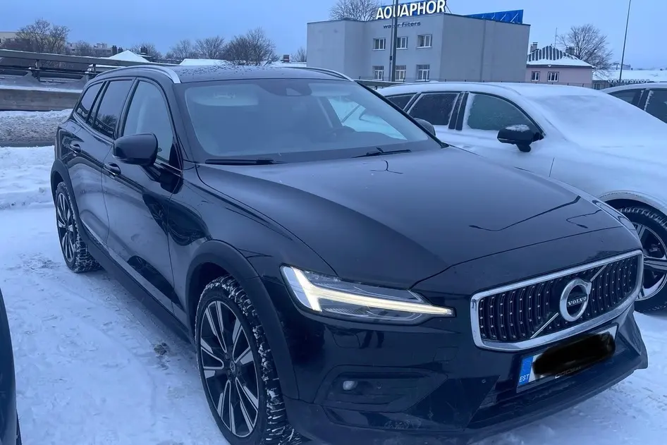 Volvo V60 Cross Country, 2.0, 145 kW, гибрид д+э, автомат, полный привод