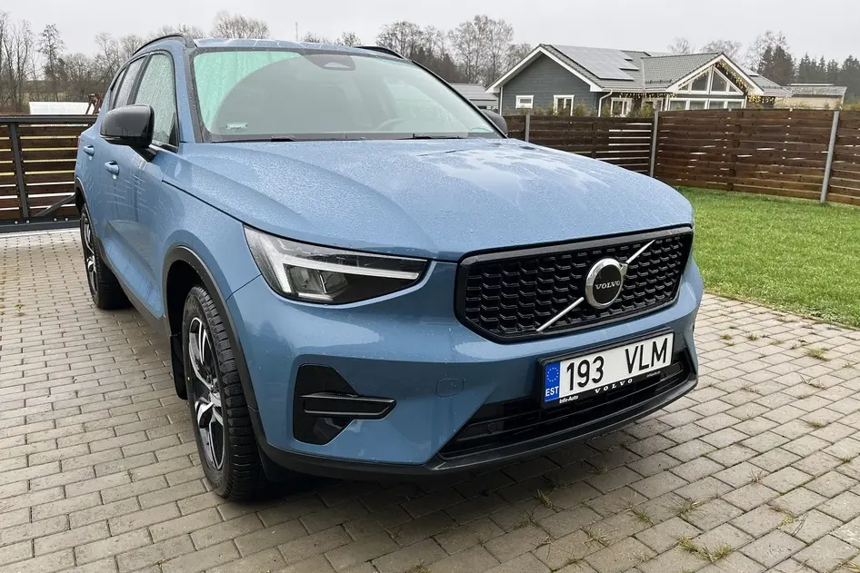 Volvo XC40, 2.0, 120 kW, гибрид б+э, автомат, передний привод